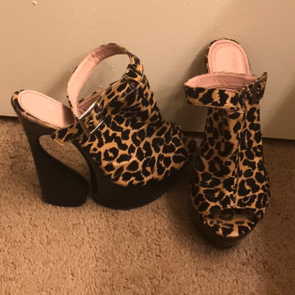 Funky hollowed out leopard print heels